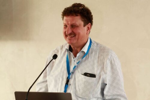 Speaker Wolfgang Belzig behind the lectern