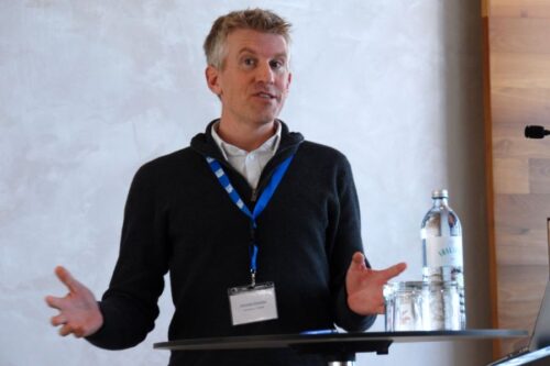 Speaker Alexander Brinkman behind the lectern