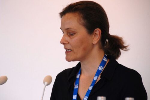 Speaker Silke Bühler-Paschen behind the lectern